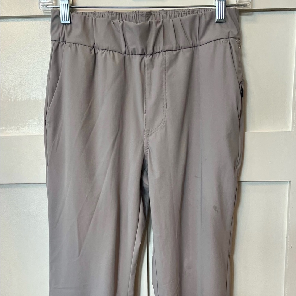 Vuori women’s Miles pant in x-small.